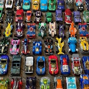 Bundle of 20 Hot Wheels Cars mixed other brands for, $15.00

Pre Owned ( Mattel)
